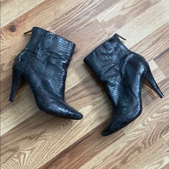 Kenneth Cole Shoes - 💜Last Chance💜 Dark Blue Leather Ankle Boots - 6